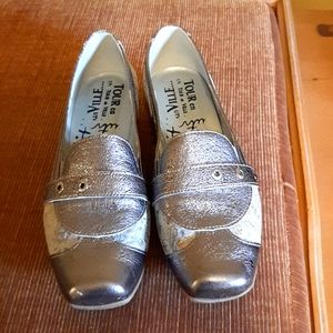 Un Tour en Ville silver shoes size 38